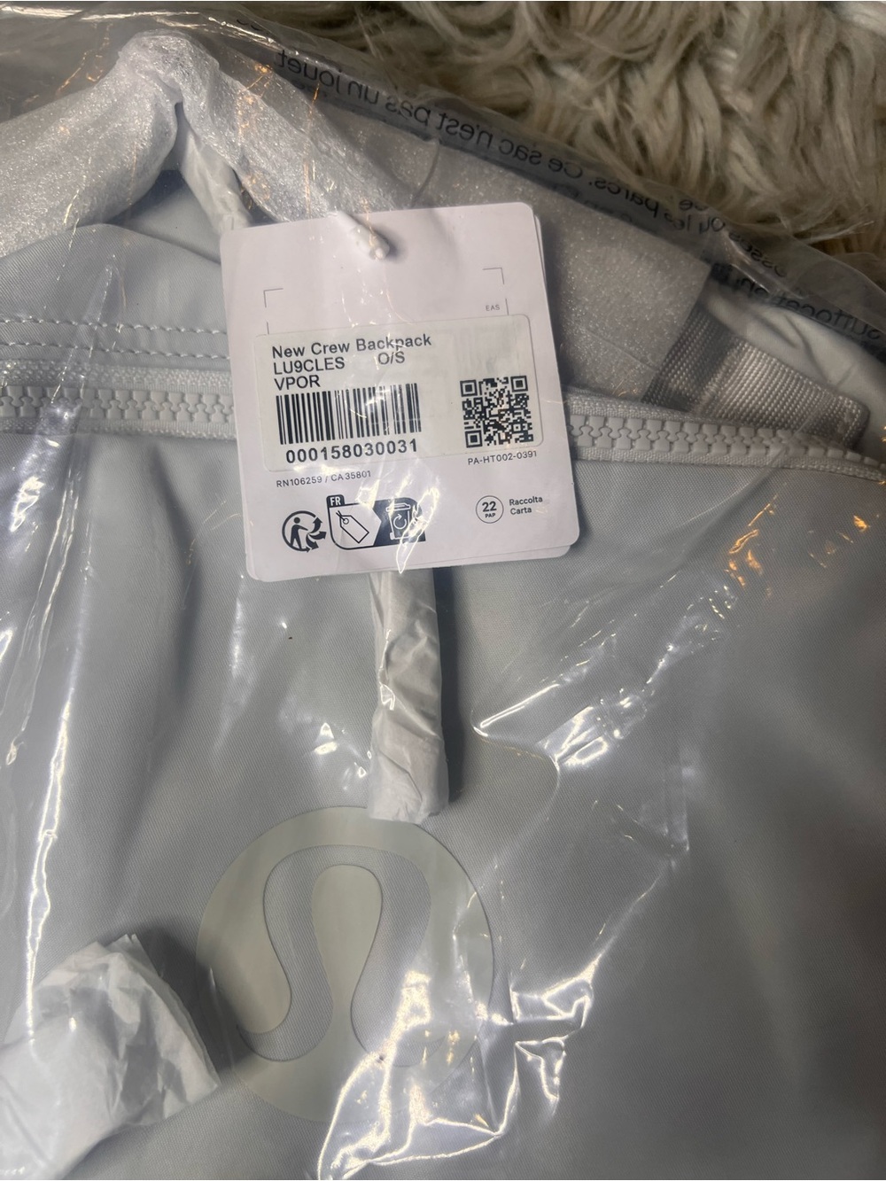 NWT lululemon new crew backpack - Picture 4 of 5
